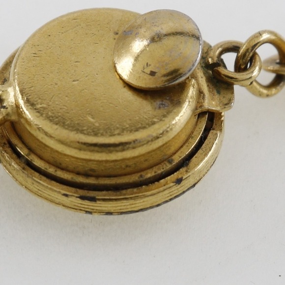 CHANEL Gold Necklace - Picture 6 of 8